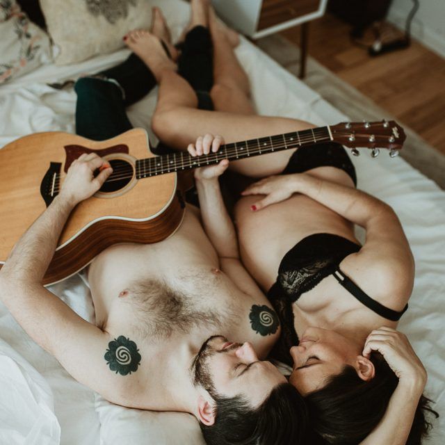 At home maternity photoshoot with Brooklyn photographer