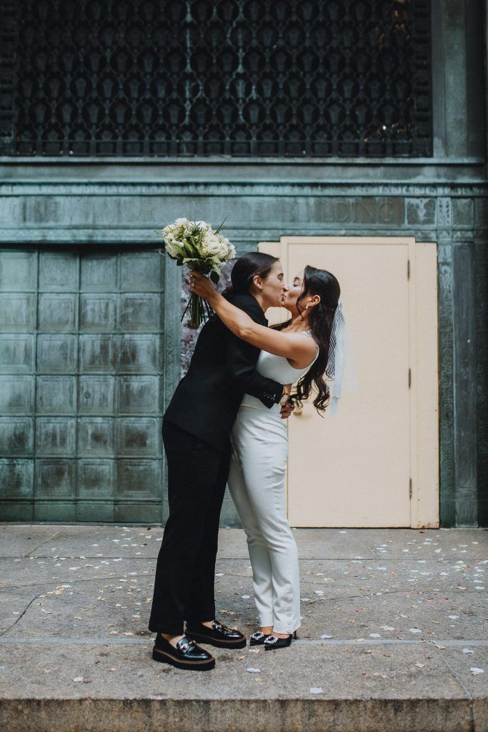 NYC elopement of lesbian couple - by Lucie B. Photo brooklyn wedding photographer