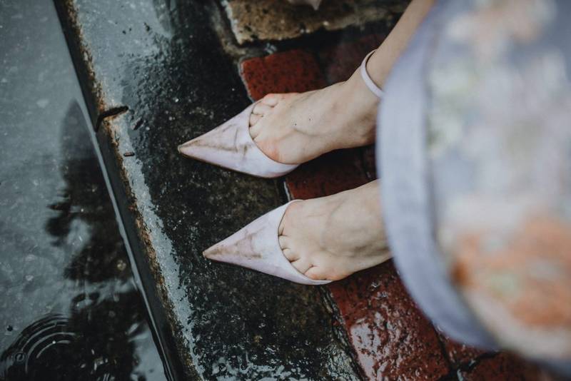 Rainy wedding at milk and roses - by Lucie B. Photo brooklyn wedding photographer