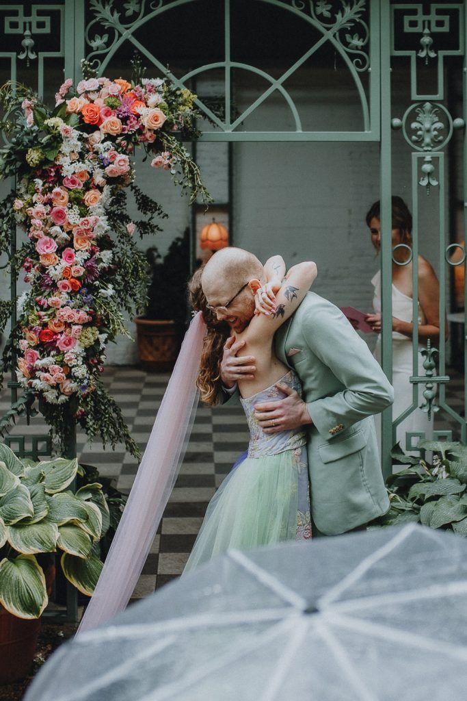 Rainy wedding at milk and roses - by Lucie B. Photo brooklyn wedding photographer