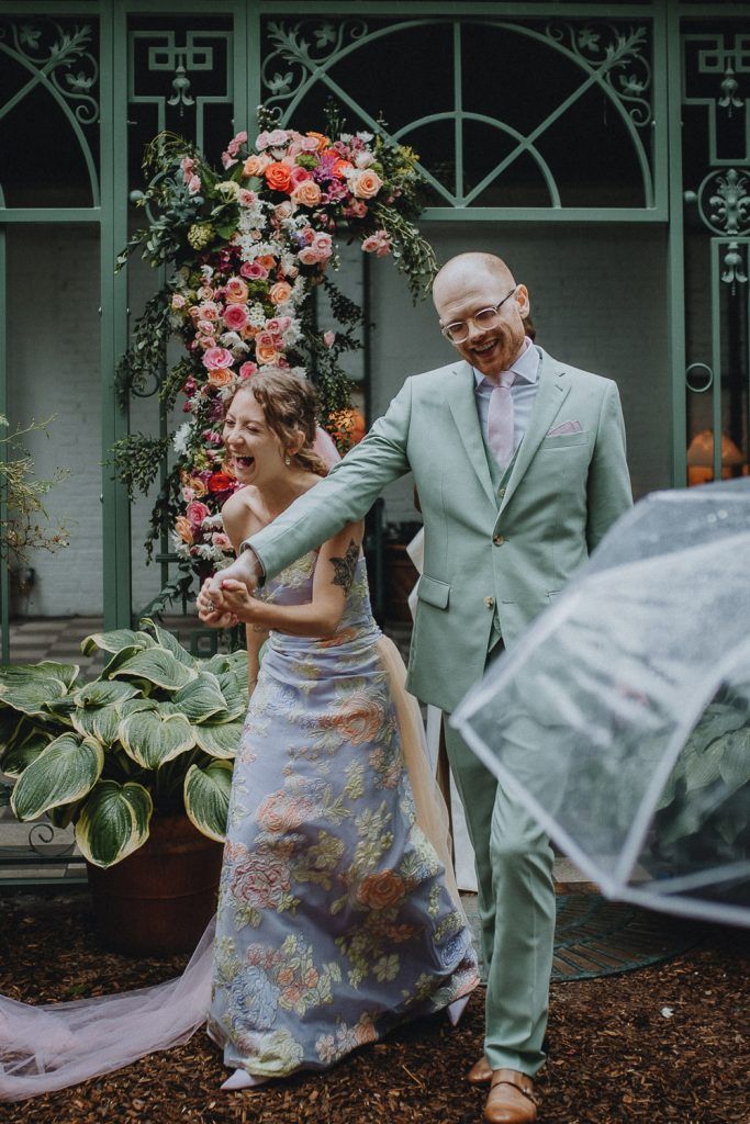 Rainy wedding at milk and roses - by Lucie B. Photo brooklyn wedding photographer