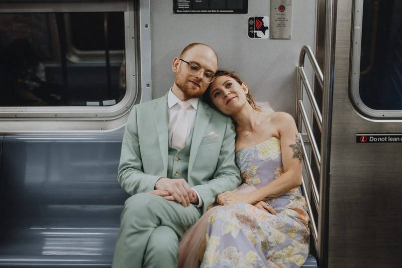 Bride and groom in nyc subway - by Lucie B. Photo brooklyn wedding photographer