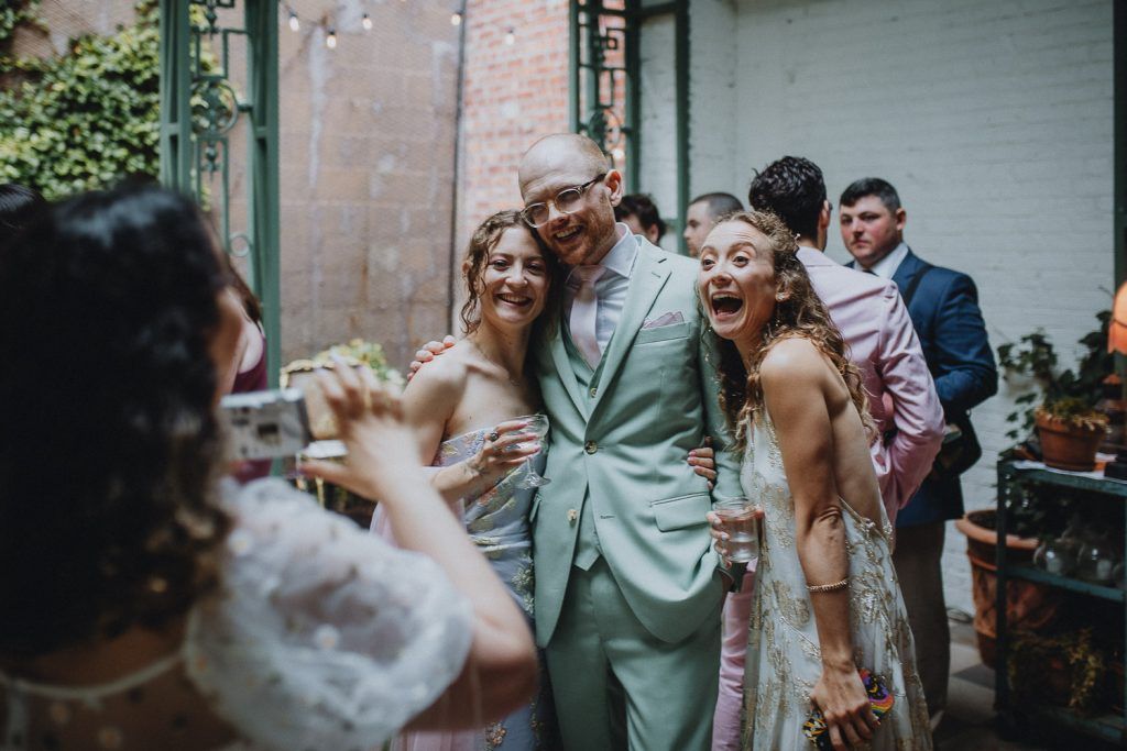 Rainy wedding at milk and roses - by Lucie B. Photo brooklyn wedding photographer