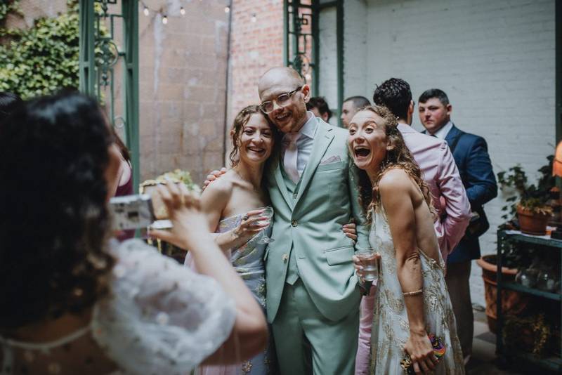 Rainy wedding at milk and roses - by Lucie B. Photo brooklyn wedding photographer
