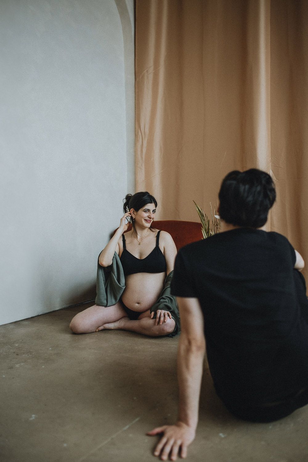 Intimate maternity photoshoot in brooklyn studio