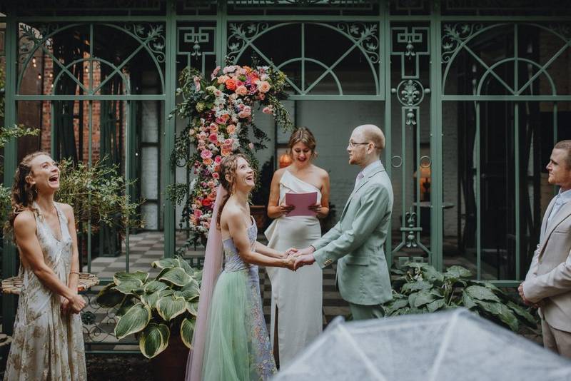 Rainy wedding at milk and roses - by Lucie B. Photo brooklyn wedding photographer