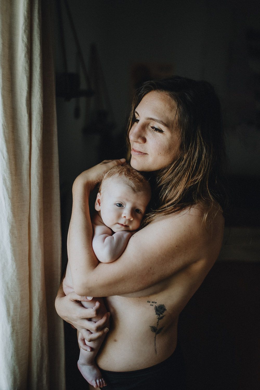 Mother doing skin to skin with newborn baby during in home session in brooklyn
