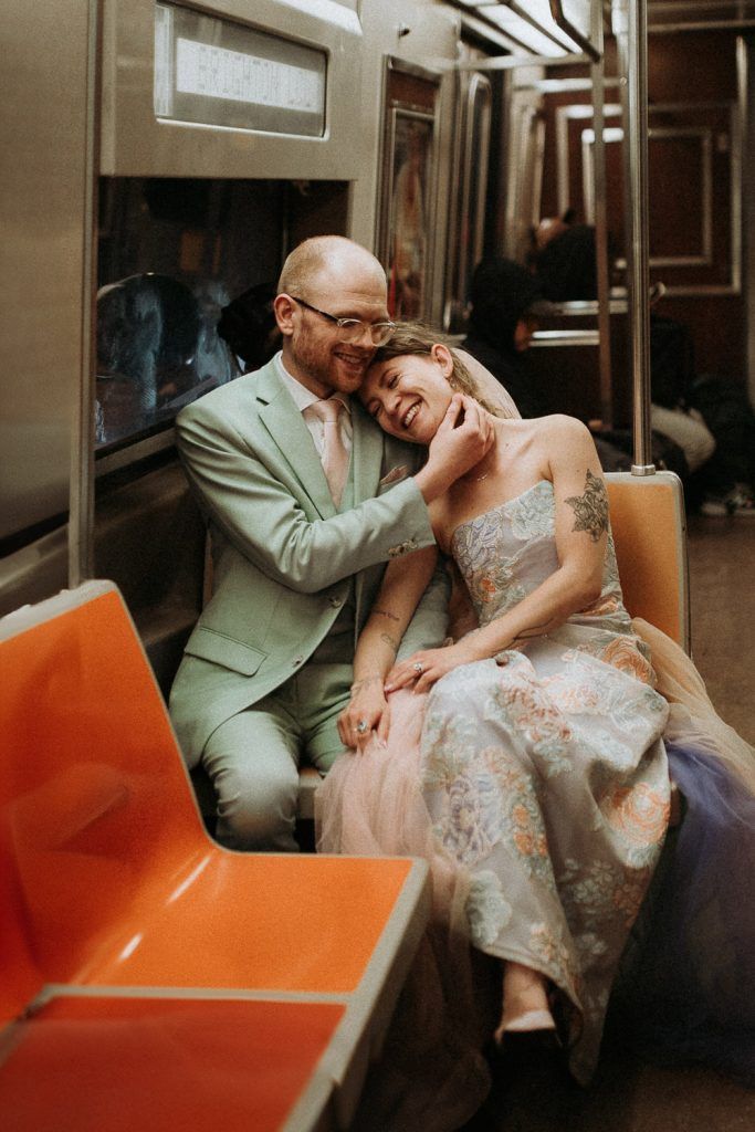 Bride and groom in nyc subway - by Lucie B. Photo brooklyn wedding photographer