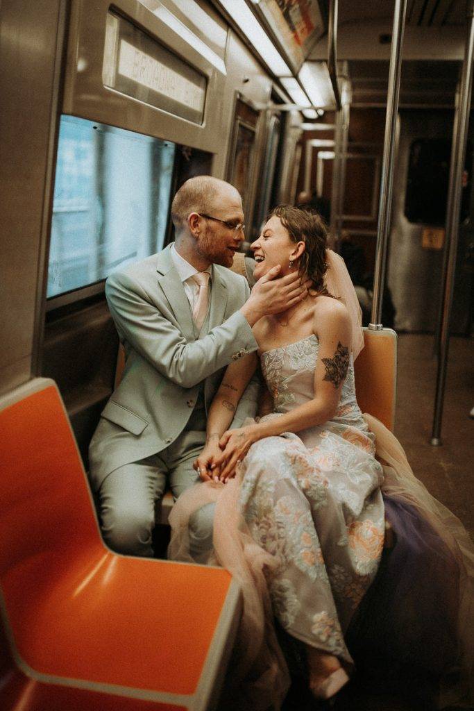 Bride and groom in nyc subway - by Lucie B. Photo brooklyn wedding photographer