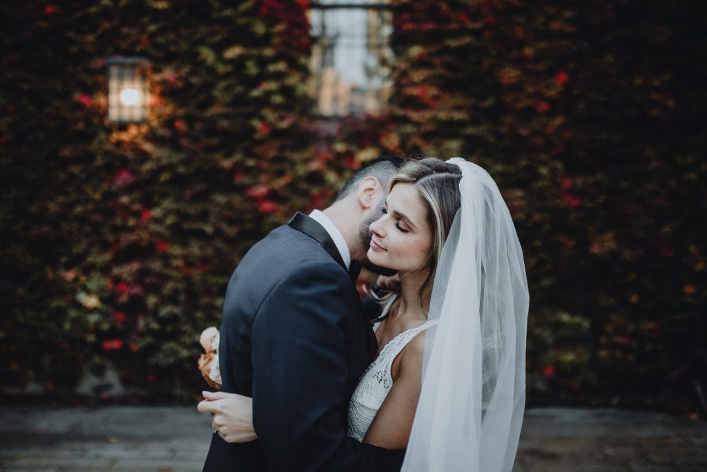 Fall wedding at the foundry - by Lucie B. Photo brooklyn wedding photographer