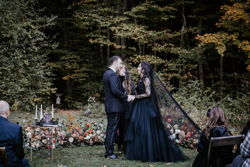 Fall wedding at foxfire mountain house - by Lucie B. Photo brooklyn wedding photographer