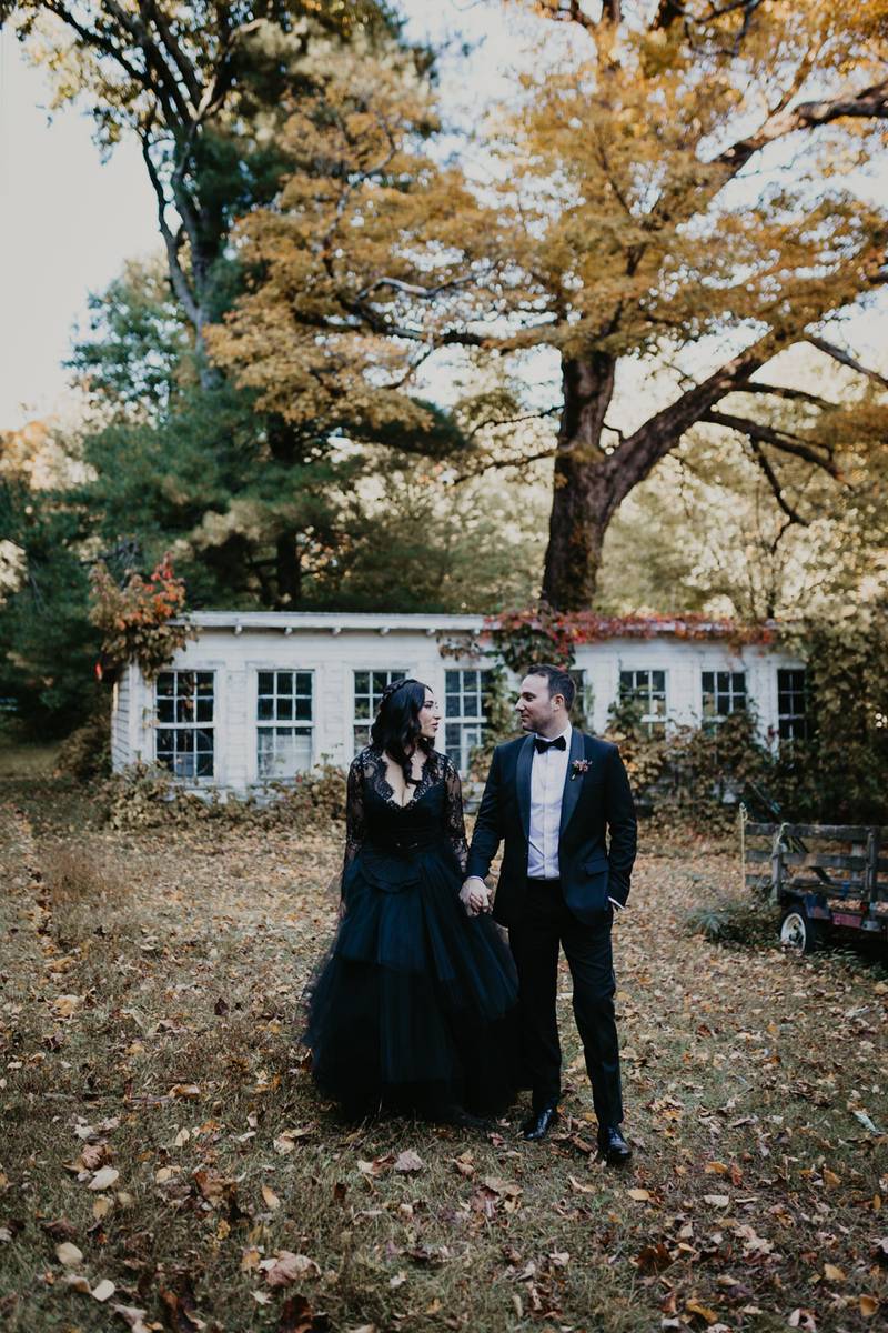 Fall wedding at foxfire mountain house - by Lucie B. Photo brooklyn wedding photographer