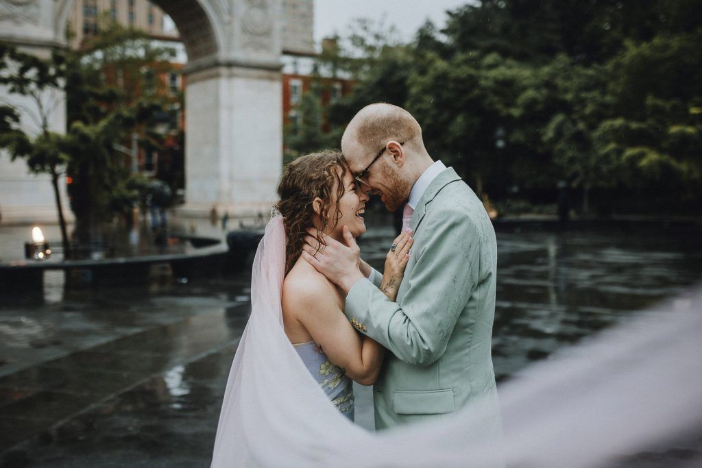 Rainy wedding at milk and roses - by Lucie B. Photo brooklyn wedding photographer