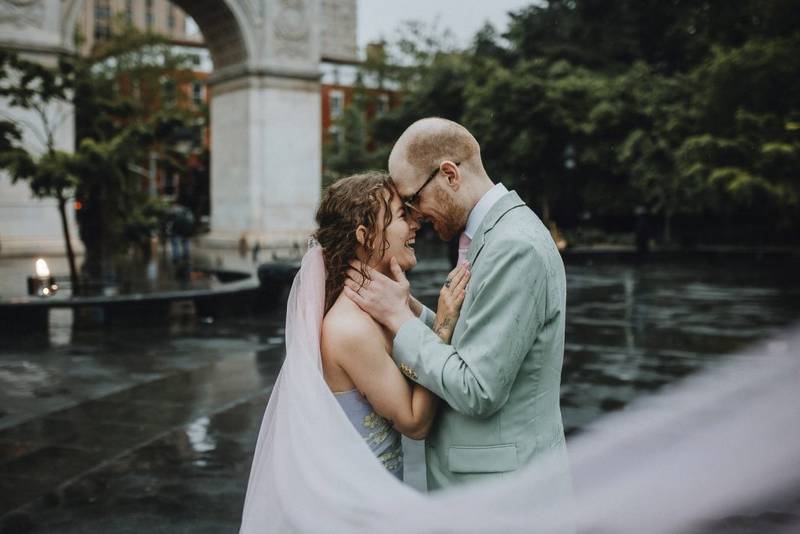 Rainy wedding at milk and roses - by Lucie B. Photo brooklyn wedding photographer