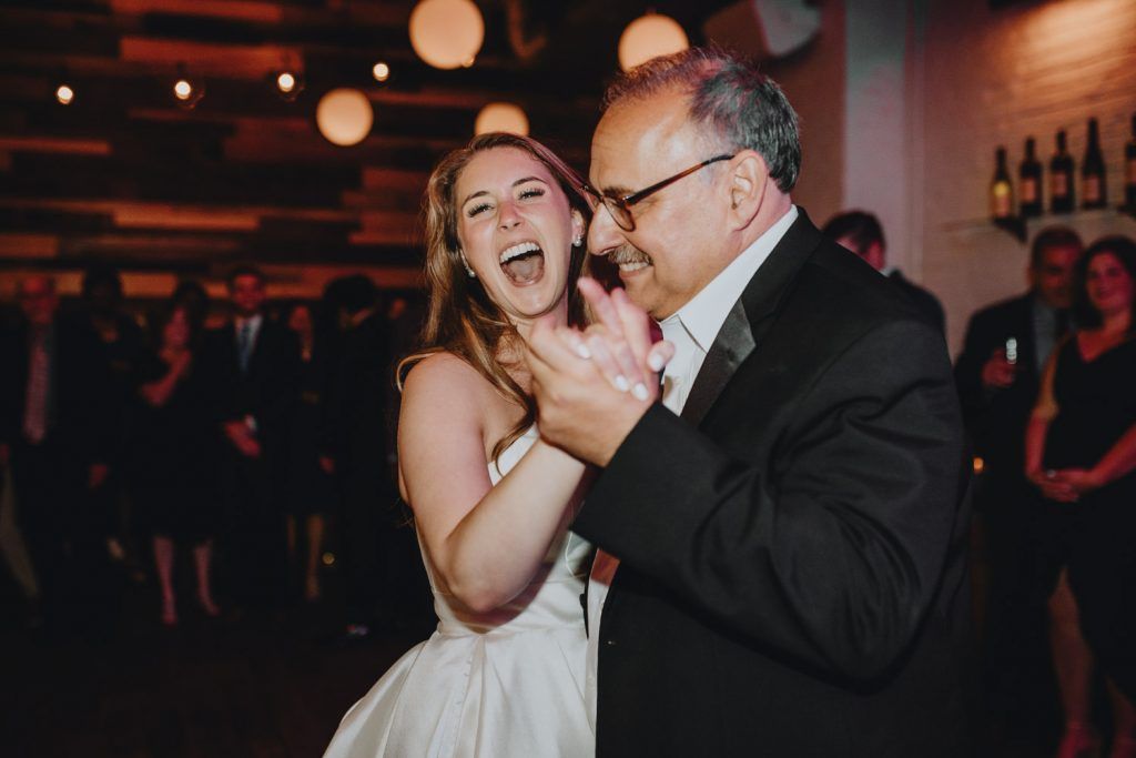 Wedding at brooklyn winery - by Lucie B. Photo brooklyn wedding photographer