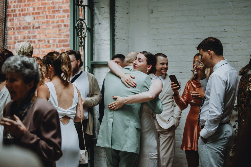 Rainy wedding at milk and roses - by Lucie B. Photo brooklyn wedding photographer