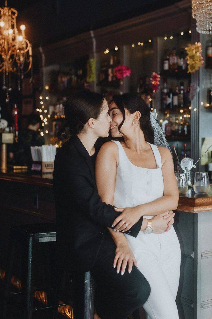 NYC elopement of lesbian couple - by Lucie B. Photo brooklyn wedding photographer
