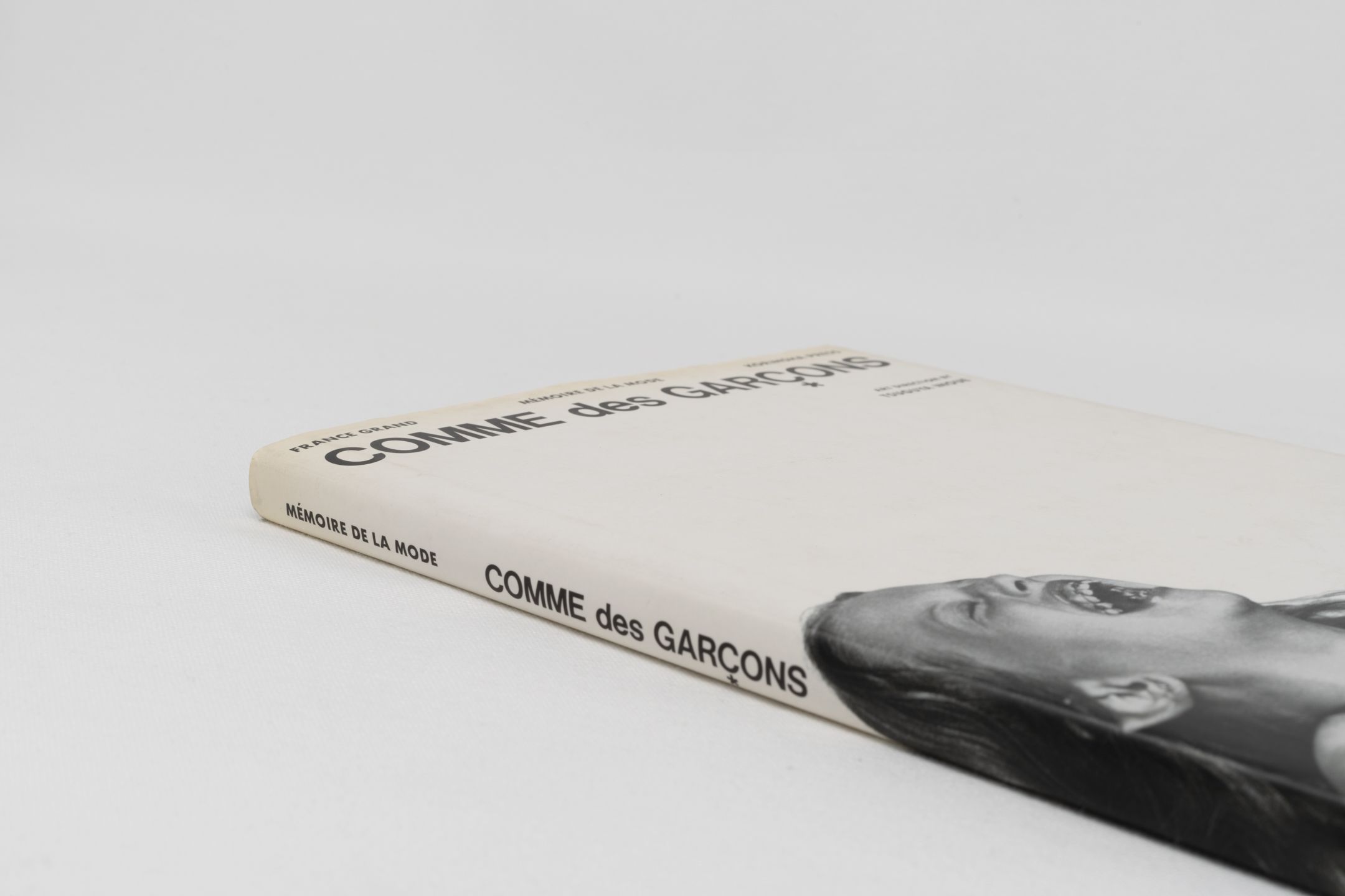 Memoire de la Mode Comme des Garçons | International Library of 