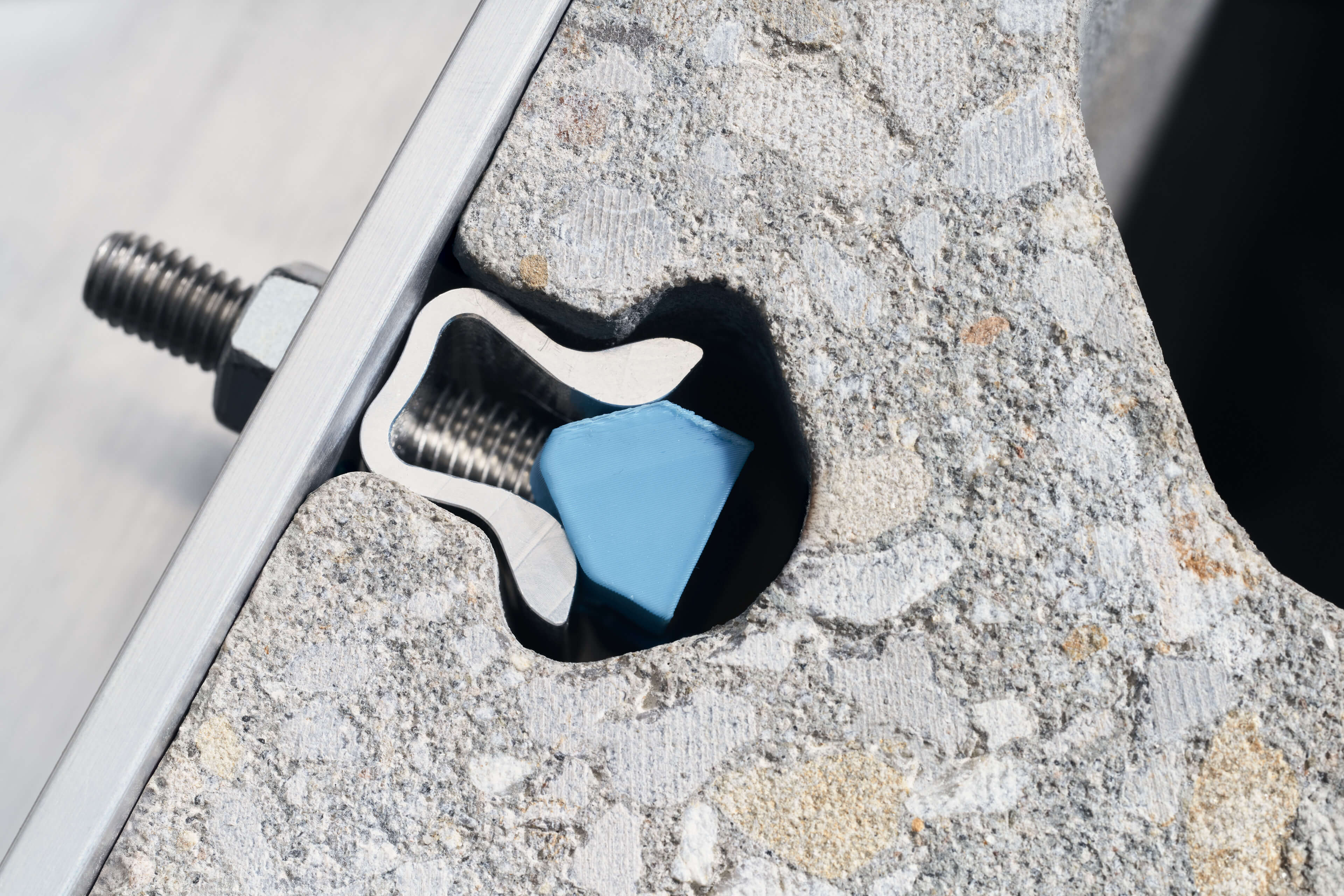 SEMBLA Schwalbenschwanz Anschlussprinzip für Fassade, Innenwände und Installationsebene