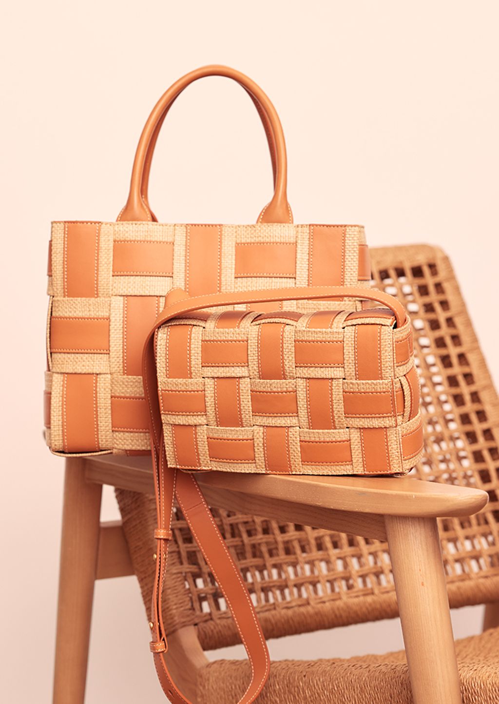 Two handbags woven in raffia and leather.