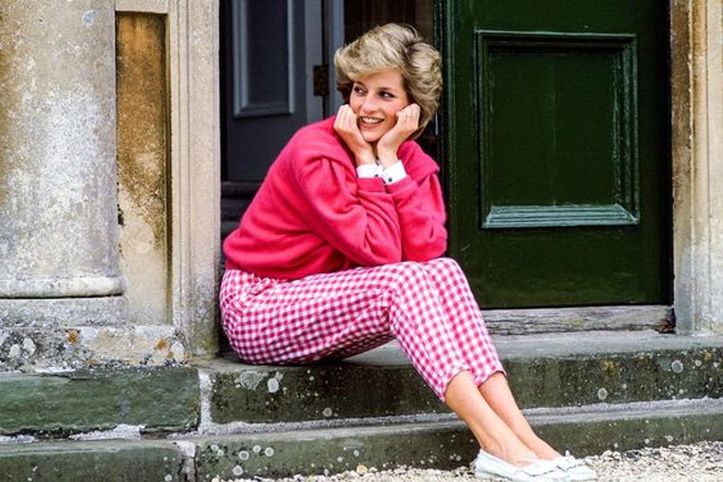 Princess Diana outside her Highgrove home in 1986.
