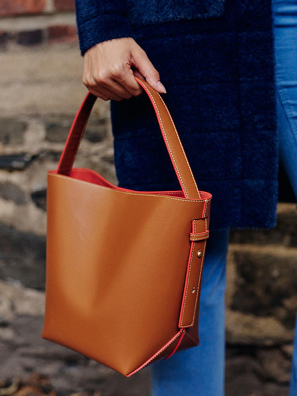 Brown leather bucket bag with red lining Brown leather bucket bag with red lining