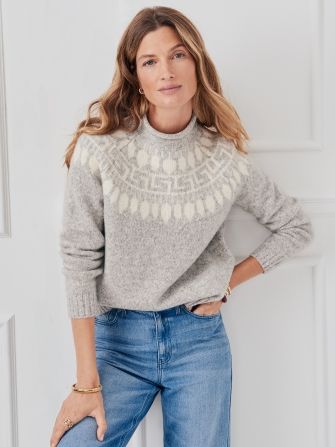 woman wearing light gray fair isle sweater with jeans