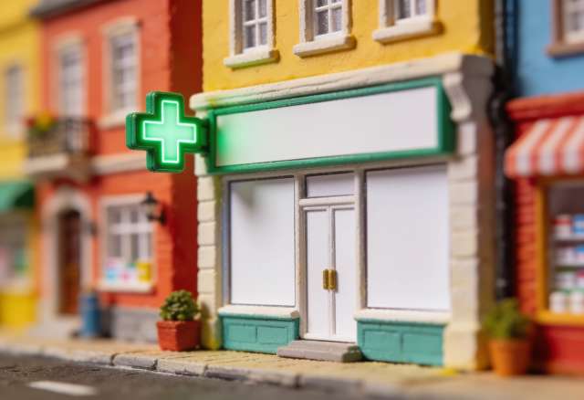 Apotheke am Center – Miniatur-Diorama, Kreuz