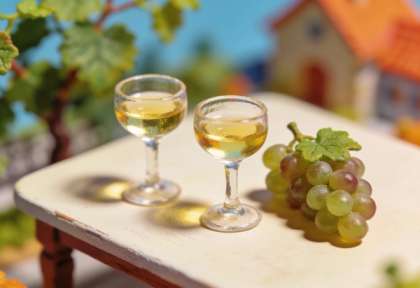 Beim Weinbauer – Miniatur-Diorama, Detail Wein
