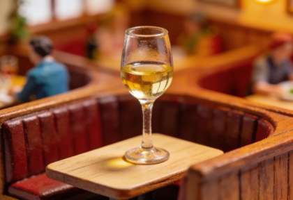 Weinstuben Hieronimi – Miniatur-Diorama, Detail Riesling
