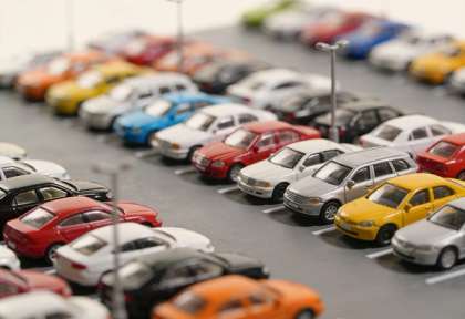 Autohaus Schneider – Miniatur-Diorama, Stellplätze