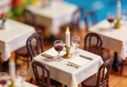 Arcaden Restaurant – Miniatur-Diorama, Detail Tisch