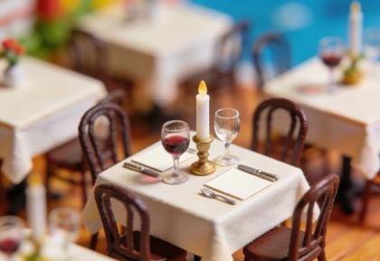 Arcaden Restaurant – Miniatur-Diorama, Detail Tisch
