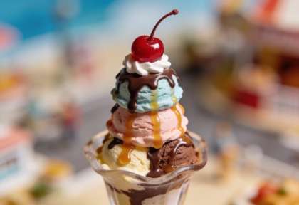 Eiscafé Simonetti – Miniatur-Diorama, Detail Becher