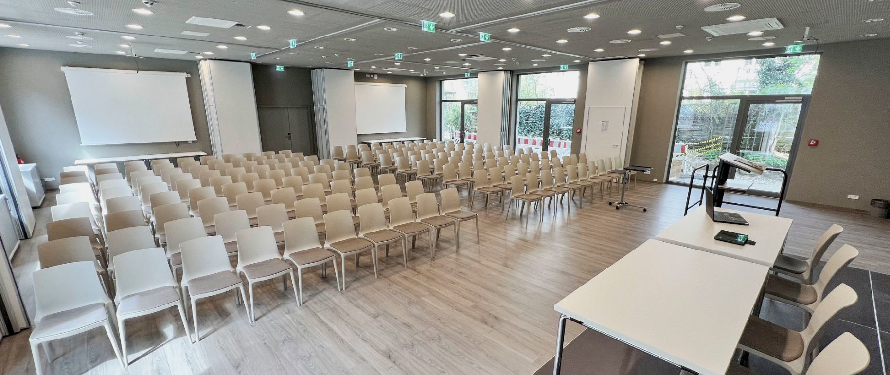 flexibler Seminarbereich geöffnet