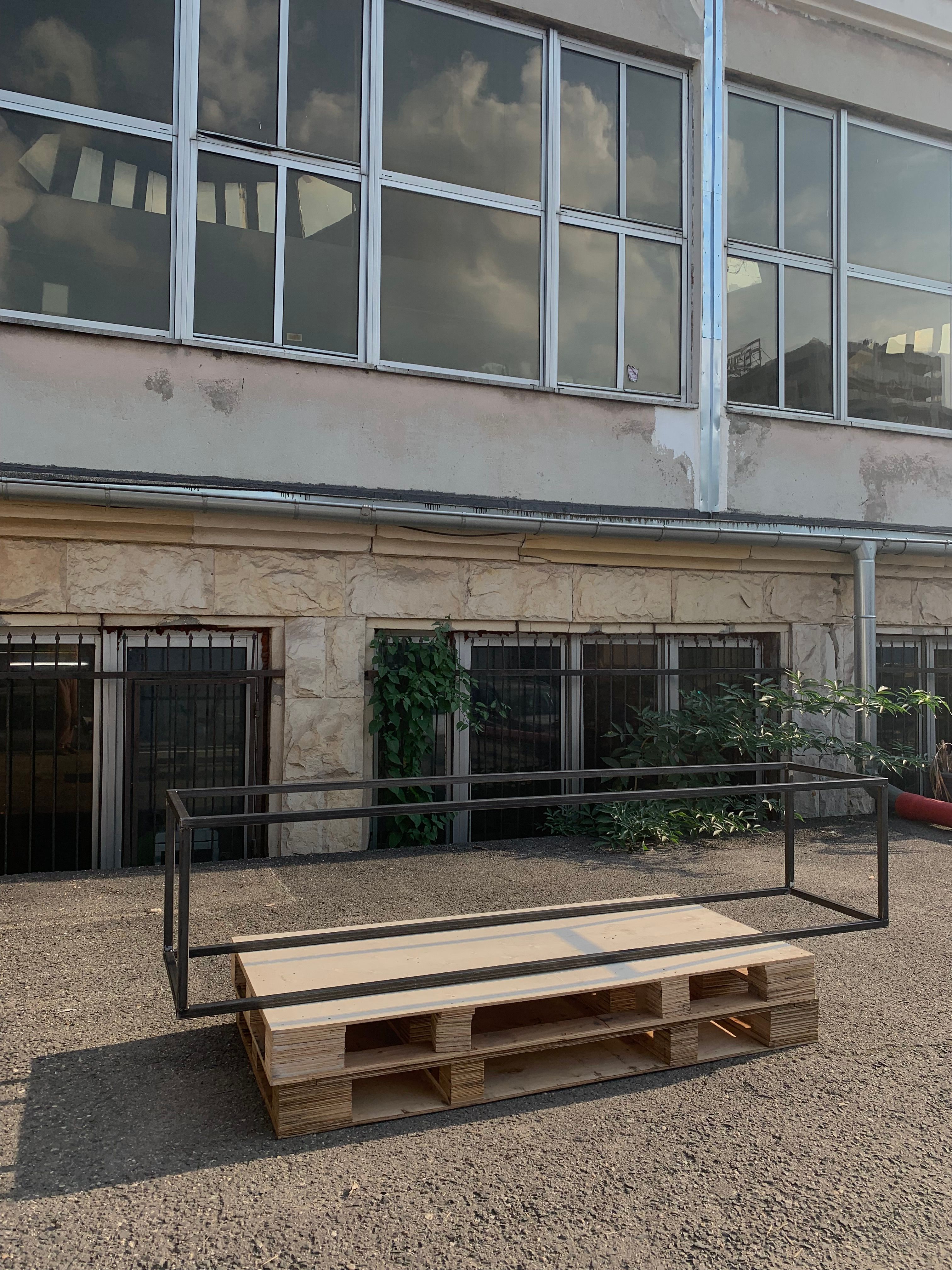 The frames underneath (c) Makujaku Studio