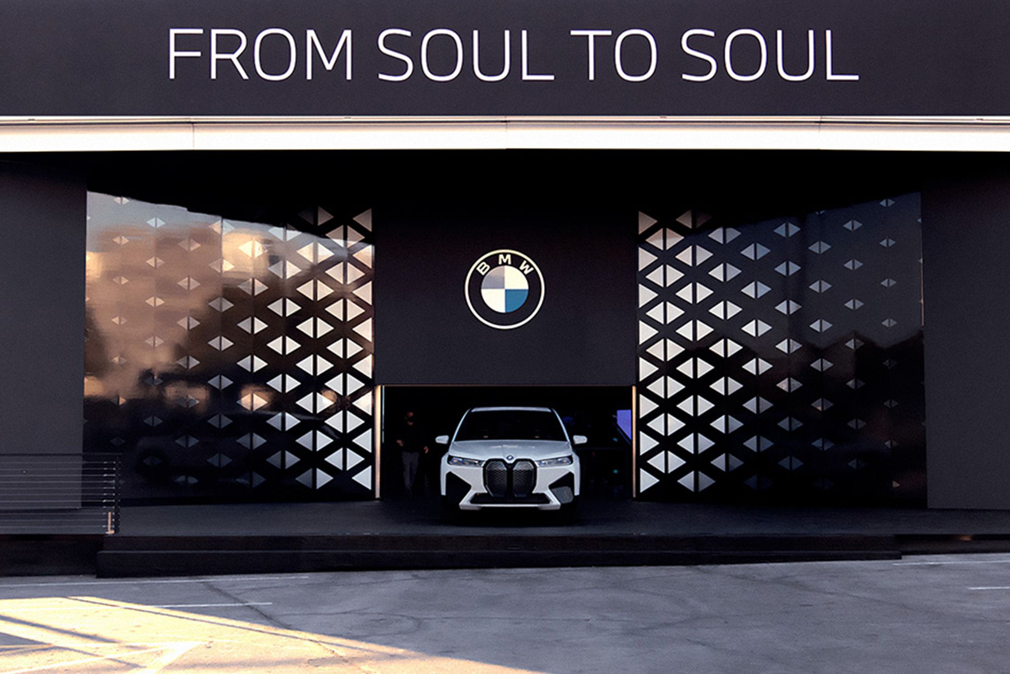 BMW Pavillon at CES 2022 ©Ivan Cruz Prof. Nikolaus Hafermaas Graft Brandlab