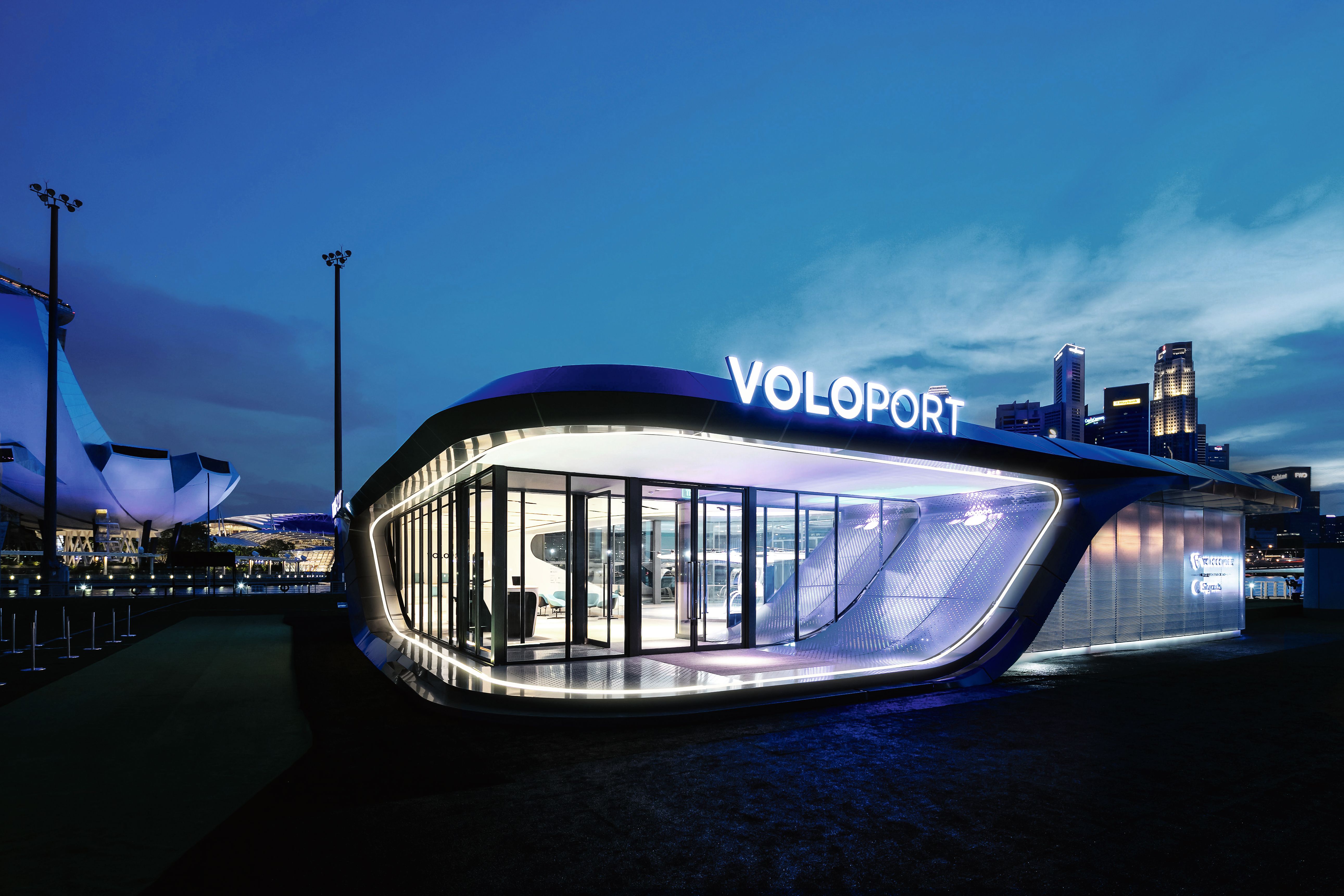 The German air taxi company Volocopter developed the first fully electronic vertical take-off vehicle that flies autonomously and is accordingly ideally suited for use in urban areas. Together with GRAFT and Arup, the Berlin agency GRAFT Brandlab won the design competition for a modular vertiport concept.