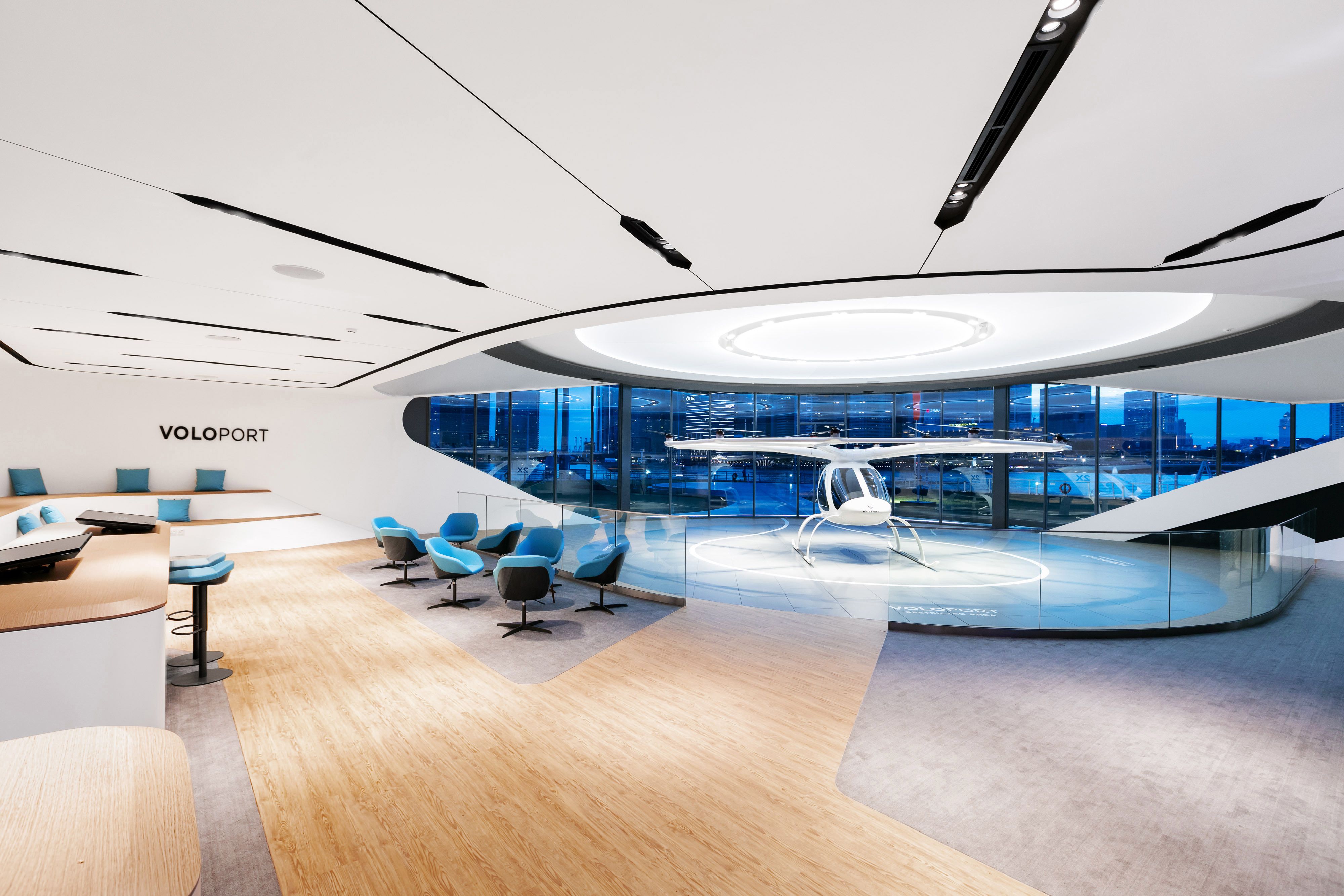 The German air taxi company Volocopter developed the first fully electronic vertical take-off vehicle that flies autonomously and is accordingly ideally suited for use in urban areas. Together with GRAFT and Arup, the Berlin agency GRAFT Brandlab won the design competition for a modular vertiport concept.