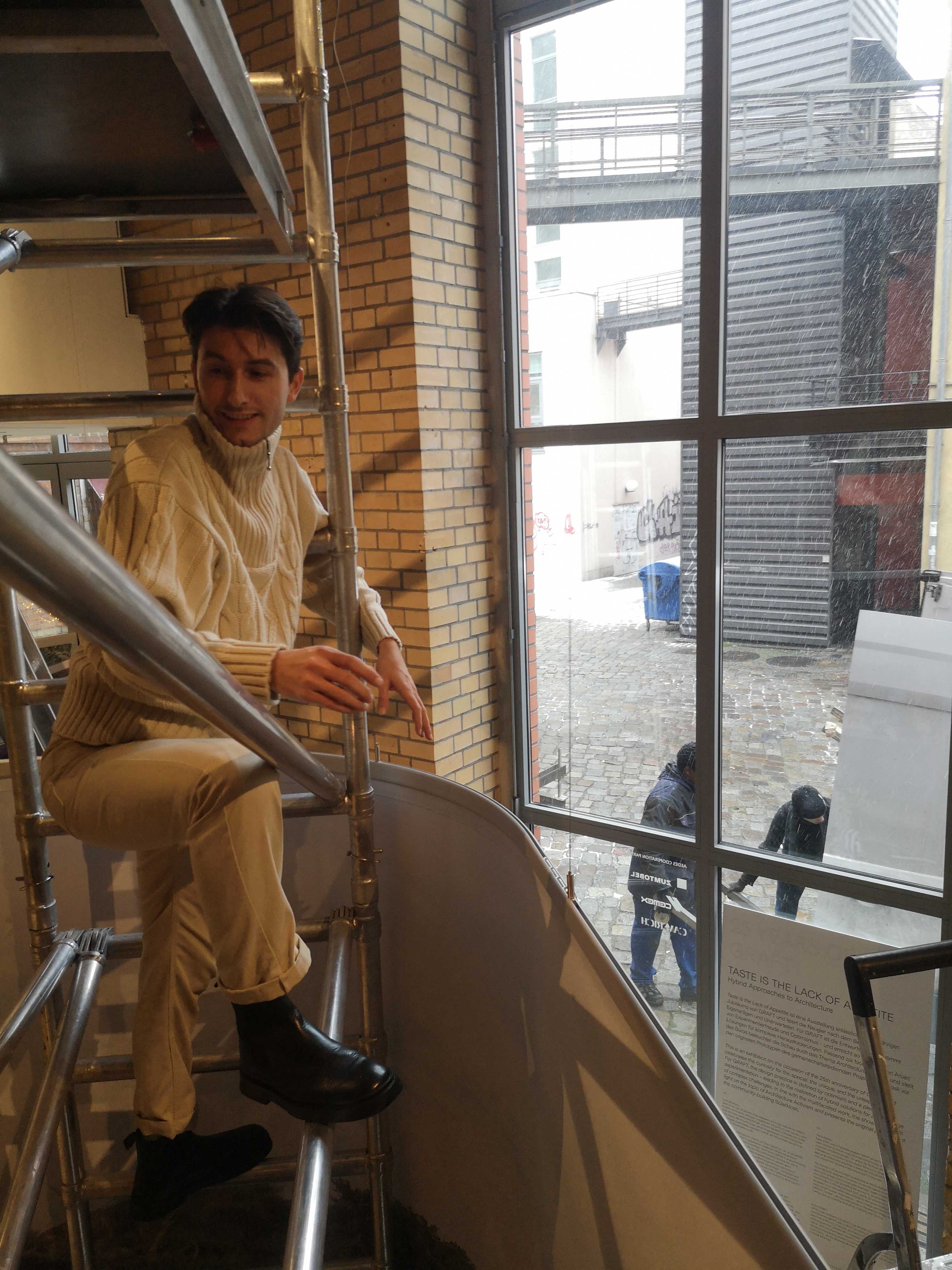 The climbing monkey Aleks (c) GRAFT