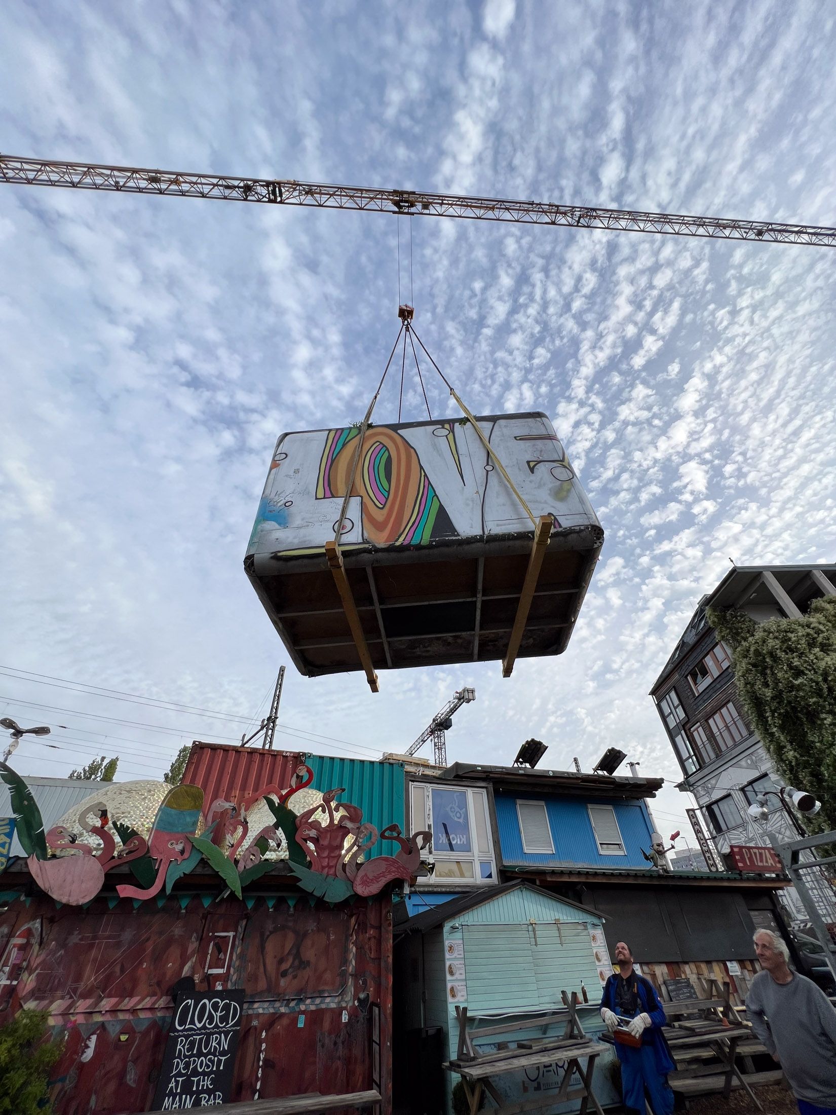 Flying Solarkiosk (c) GRAFT