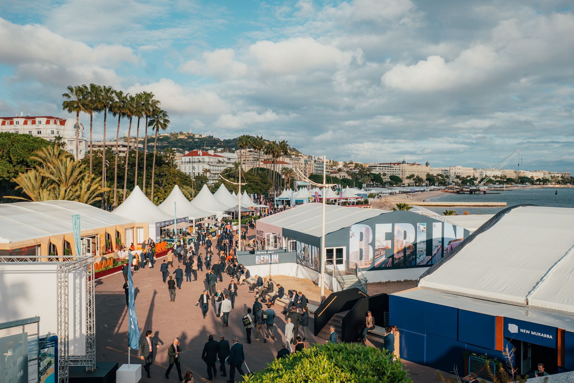 view of the trade fair grounds outside, in the middle the Berlin stand