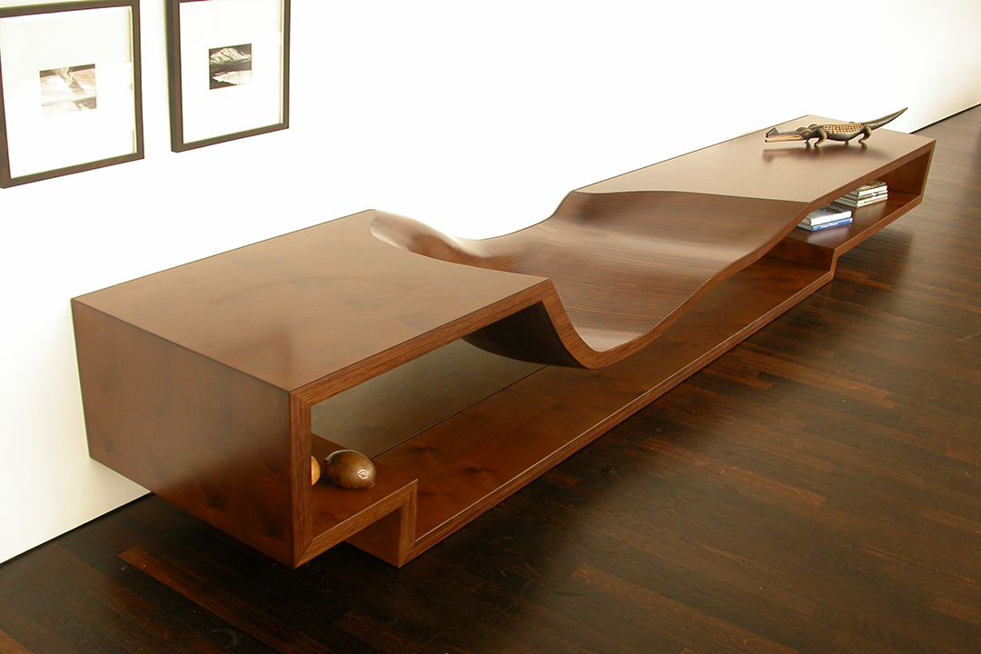 Revolutionizing a Spatial Concept Ever since the late 19th century – in other words ever since private bathrooms have existed – washbasins have tended to be wall-mounted or positioned next to a wall. Now the washbasin can be moved to the centre of the bathroom. In this respect, the KANERA 1 D double washbasin presents a revolutionary spatial concept: for the first time, a double washbasin has been designed as a standalone installation within the bathroom. It not only offers the shared experience of the poetry of water, but also enables completely new room layouts.