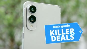 Samsung Galaxy S25 Edge-smartphone med et reklameetiket med fantastiske tilbud