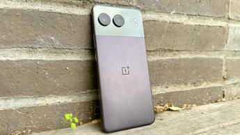 Smartphone OnePlus Nord 4 dengan desain ramping