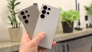 Smartphone Samsung Galaxy S25 Ultra exibido em um evento de demonstração