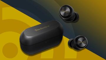 Technics EAH-AZ100 trådløse øretelefoner på en sennepsgul baggrund fra vores købsguide