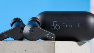 Ett par Final VR3000 trådlösa gaming-öronsnäckor visas upp