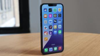 Uma análise detalhada do smartphone Apple iPhone 16e, destacando as suas funcionalidades e desempenho.