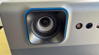 Крупный план объектива домашнего проектора BenQ GP520